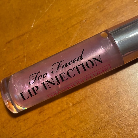 Too Faced Lip Injection Maximum Plump Lip Plumper Lipgloss - Picture 3 of 16